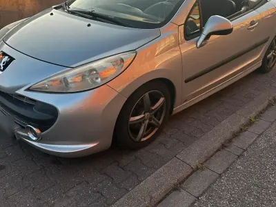 Gebraucht Peugeot 207 CC 150 PS (110 kW) 2007 Silber Cabrio