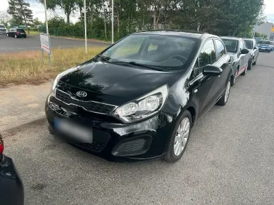 Gebraucht Kia Rio 85 PS (62 kW) 2014 Schwarz Limousine