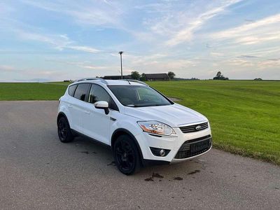 Gebraucht Ford Kuga Titanium 136 PS (100 kW) 2010 Weiß SUV