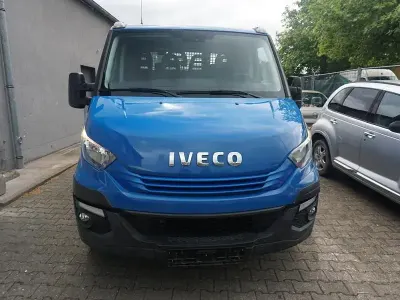 Gebraucht Iveco Daily 136 PS (100 kW) 2018 Blau Limousine