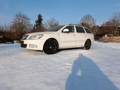 Weiß Gebraucht 2012 Skoda Octavia Family Kombi | 5.800 € (Guter Preis)