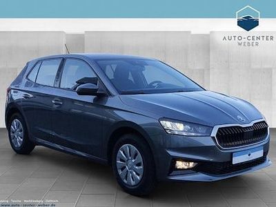 Neu Skoda Fabia Essence 95 PS (69 kW) 2025 Grau Limousine