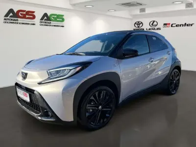 Neu Toyota Aygo X Edition 72 PS (52 kW) 2026 Light purple silver/ black SUV