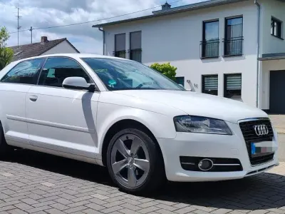 Gebraucht Audi A3 Ambiente 105 PS (77 kW) 2011 Weiß Kleinwagen