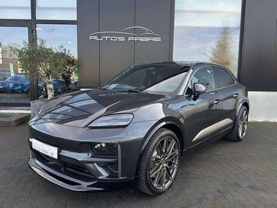 Grau Gebraucht 2024 Porsche Macan Turbo SUV | 109.999 € (Superpreis)