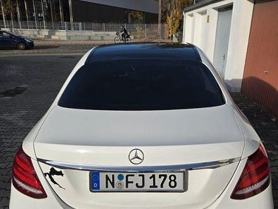 Weiß Gebraucht 2016 Mercedes E220 Limousine | 24.200 € (Etwas zu teuer)