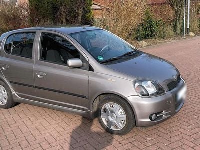 Gebraucht Toyota Yaris 106 PS (77 kW) 2002 Grau Kleinwagen
