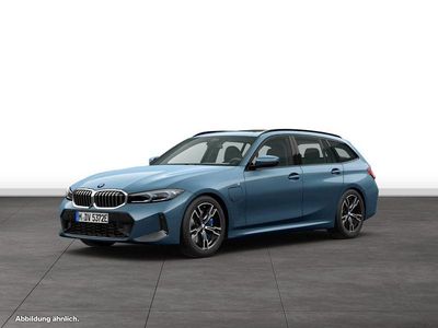 Arctic race blue metallic Gebraucht 2025 BMW 330e Comfort Edition Kombi | 51.054 € (Guter Preis)