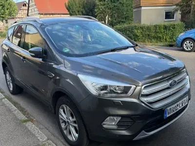 Gebraucht Ford Kuga Titanium 150 PS (110 kW) 2018 Grau SUV