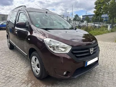 Gebraucht Dacia Dokker Lauréate 116 PS (85 kW) 2016 Turmalinbraun Van / Kleinbus