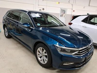 Aquamarinblau metallic (metallic) Gebraucht 2023 VW Passat Business Kombi | 23.490 € (Fairer Preis)