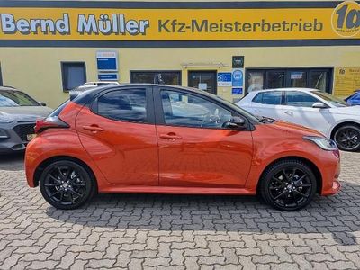 Gebraucht Toyota Yaris Style 92 PS (67 kW) 2023 Orange metallic + dach schwarz (metallic) Kleinwagen