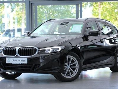 Schwarz Gebraucht 2023 BMW 318 Shadowline Limousine | 22.880 € (Fairer Preis)