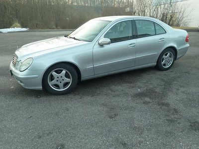 Gebraucht Mercedes E220 Classic 150 PS (110 kW) 2005 Silber Limousine