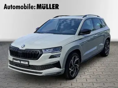 Gebraucht Skoda Karoq SportLine 190 PS (139 kW) 2025 Steelgrau SUV