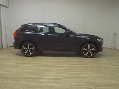 Gebraucht Volvo XC60 Plus 197 PS (144 kW) 2023 Schwarz SUV