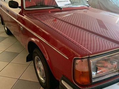 Gebraucht Volvo 244 100 PS (73 kW) 1978 Rot Limousine
