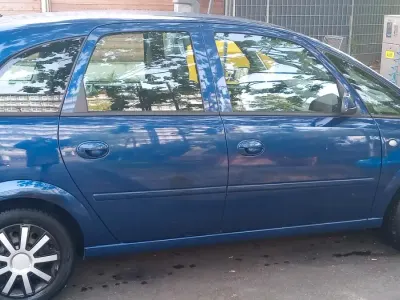 Begagnad Opel Meriva 2005 Blå Minibuss
