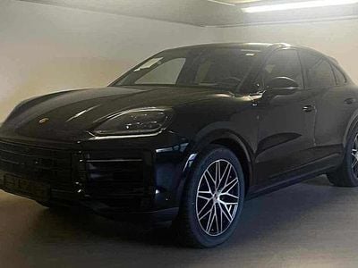 Schwarz Neu 2025 Porsche Cayenne Coupe SUV | 118.881 € (Etwas zu teuer)