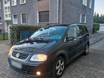 Schwarz Gebraucht 2006 VW Touran Van / Kleinbus | 1.900 € (Fairer Preis)