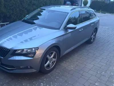 Gebraucht Skoda Superb Active 150 PS (110 kW) 2019 Grau Kombi