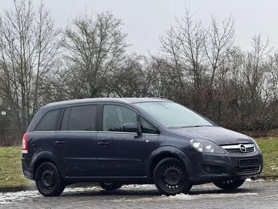 Gebraucht Opel Zafira Edition 140 PS (102 kW) 2011 Grau Van / Kleinbus