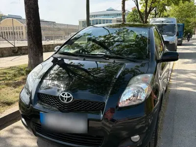 Gebraucht Toyota Yaris 101 PS (74 kW) 2011 Schwarz Kleinwagen