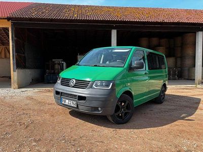 Second-hand VW Caravelle 102 CP (75 kW) 2008 Verde Van