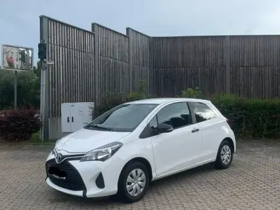Used Toyota Yaris 69 HP (50 kW) 2014 White Hatchback