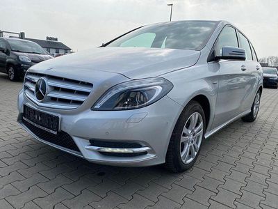 Usata Mercedes B200 156 CV (114 kW) 2012 Argento Monovolume