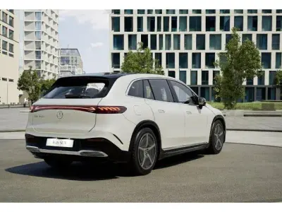 Gebraucht Mercedes EQS450+ AMG 264 kW (360 PS) 2022 Weiss manufaktur diamantweiß b SUV