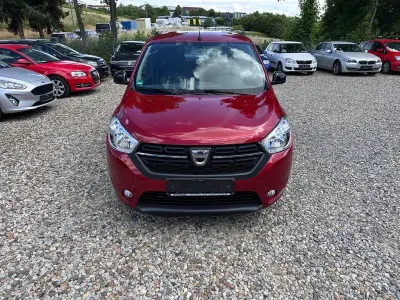 Gebraucht Dacia Lodgy Comfort 116 PS (85 kW) 2020 Rot Van / Kleinbus