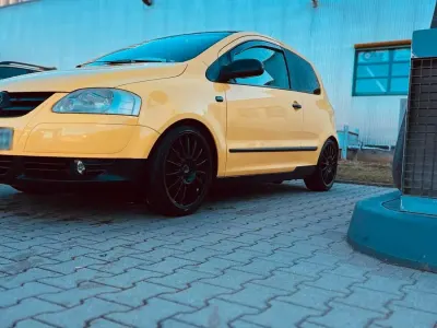 Używany VW Fox 54 KM (39 kW) 2007 Żółty Hatchback