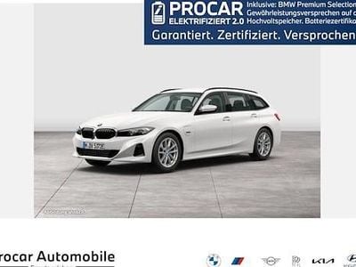 Weiß Gebraucht 2022 BMW 330e Shadowline Kombi | 28.890 € (Guter Preis)
