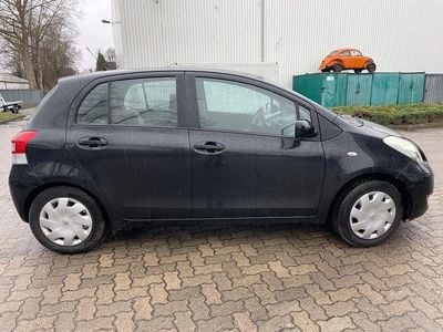 Usata Toyota Yaris Cool 90 CV (66 kW) 2011 Nero Utilitaria