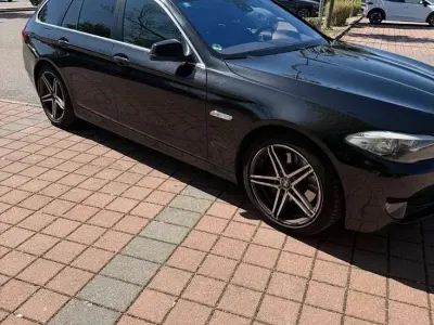 Gebraucht BMW 530 Sport Line 245 PS (180 kW) 2010 Schwarz Kombi