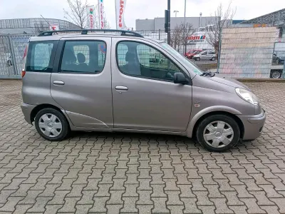 Gebraucht Toyota Yaris Verso 84 PS (61 kW) 2003 Grau Van / Kleinbus