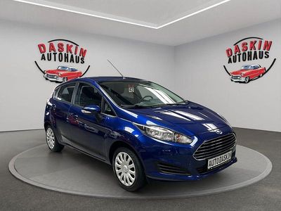 Blau Gebraucht 2015 Ford Fiesta Trend Limousine | 6.700 € (Fairer Preis)