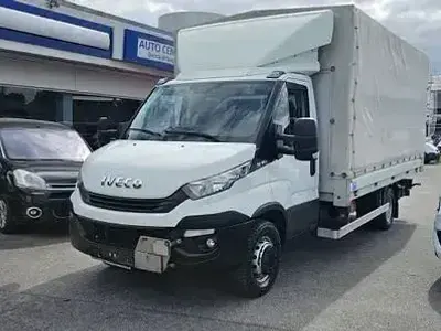 Gebraucht Iveco Daily 180 PS (132 kW) 2018 Weiß Van / Kleinbus