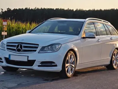 Gebraucht Mercedes C180 156 PS (114 kW) 2013 Weiß Limousine