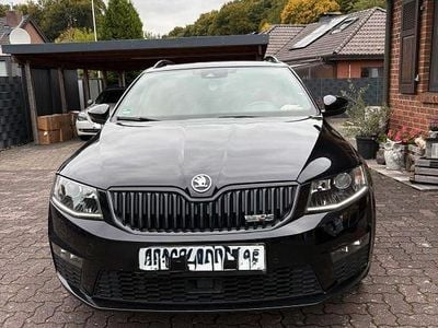 Schwarz Gebraucht 2015 Skoda Octavia RS Kombi | 16.299 € (Fairer Preis)