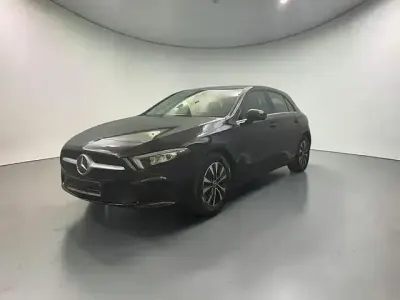 Gebraucht Mercedes A180 143 PS (105 kW) 2023 Schwarz Limousine
