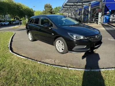 Gebraucht Opel Astra Edition 125 PS (91 kW) 2018 Schwarz Kombi