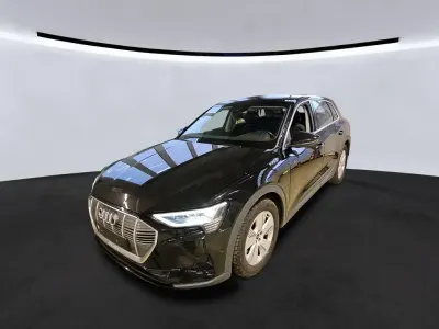 Używany Audi e-tron Comfort 230 kW (313 KM) 2022 Czarny SUV