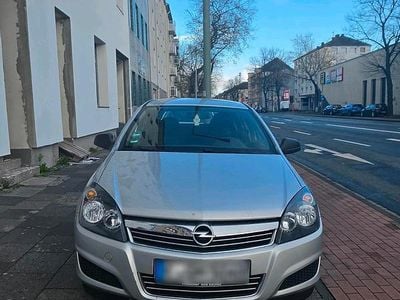 Gebraucht Opel Astra 90 PS (66 kW) 2010 Silber Limousine