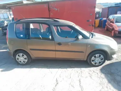 Usata Skoda Roomster 75 CV (55 kW) 2012 Marrone Monovolume