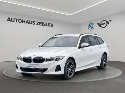 Gebraucht BMW 330e 184 PS (135 kW) 2024 Alpinweiß uni Kombi