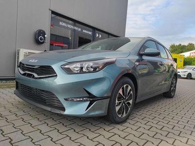 Neu Kia Ceed Sportswagon 140 PS (102 kW) 2025 Yucca steel Kombi