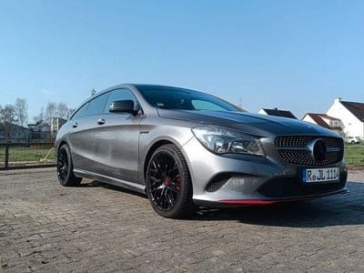 Gebraucht Mercedes CLA180 Shooting Brake 122 PS (89 kW) 2018 Grau Kombi