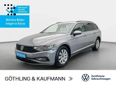 Gebraucht VW Passat Basis 122 PS (89 kW) 2023 Grau Kombi